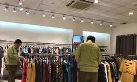 Đội QLTT số 14 kiểm tra 5 địa điểm kinh doanh Thương hiệu thời trang SEVEN.Am trên địa bàn Hà Nội