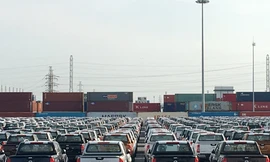 Ô tô nhập khẩu tuần qua chủ yếu về khu vực cảng TP.HCM và Hải Phòng. Ảnh: Tuấn Nguyễn