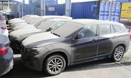 Lô xe BMW của Euro Auto đang lưu giữ ở cảng VICT, TP. Hồ Chí Minh