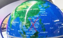 Quả địa cầu từ trường in hình đường lưỡi bò cũng được bán trên Lazada trước đó