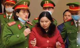 Bị cáo Hoàng Thị Hậu bị tuyên án 22 năm tù cho bị cáo chiếm đoạt hơn 34 tỷ đồng bằng thủ đoạn mua bán hóa đơn 