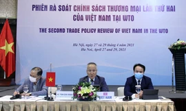 Thứ trưởng Bộ Công thương Trần Quốc Khánh (ngồi giữa) cùng các đại diện phía Việt Nam dự phiên rà soát chính sách thương mại lần 2 của WTO