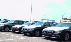 Hàng trăm xe BMW nằm phơi mưa, nắng ngoài cảng VICT (TP.HCM) do liên quan đến vụ Euro Auto dính vòng lao lý