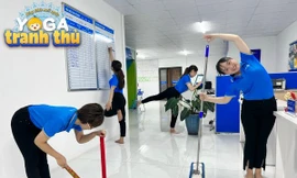 Bắt trend 'Yoga tranh thủ', dân công sở rầm rộ khoe ảnh độc lạ 