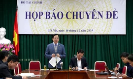 Ông Đặng Quyết Tiến, Cục trưởng Cục Tài chính doanh nghiệp (Bộ Tài chính) cung cấp thông tin tại cuộc họp báo sáng 10/12
