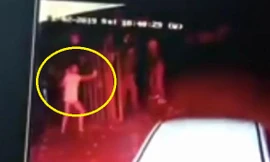 Clip: Mẹ vừa bế con vừa ngăn 3 tên cướp có súng