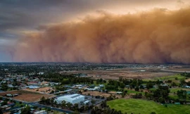 Bão bụi khiến thị trấn Australia 'tối như mực' giữa ban ngày