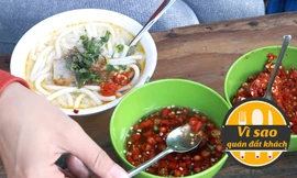 Bánh canh giá 5.000 đồng bán gần 600 tô mỗi ngày