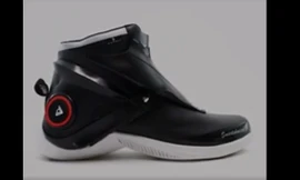 Giày thông minh giúp theo dõi sức khỏe