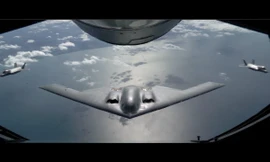 Siêu chiến cơ F-35 tiếp nhiên liệu cho 'Bóng ma' B-2 Spirit