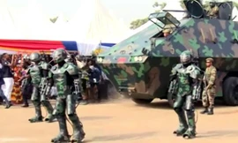 Cận cảnh siêu giáp bảo vệ binh sĩ và xe bọc thép “khủng” nhất thế giới