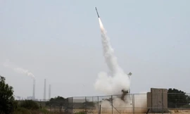 Hơn 100 quả tên lửa dội xuống Israel