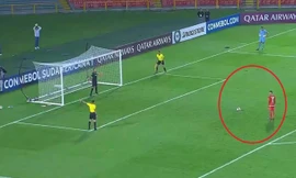 Cú đá panenka thảm họa khiến cầu thủ bị đuổi luôn khỏi đội