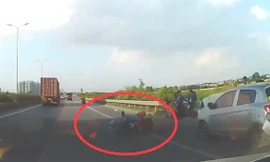 Clip: Pha đánh lái cứu sống hai người đi xe máy trong gang tấc