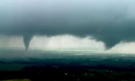 Vòi rồng kép quét qua nhiều bang ở Mỹ