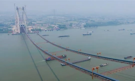 Trung Quốc sắp hoàn thành cầu treo hai tầng dài 6,4 km