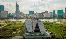 Trung tâm triển lãm 800 tỷ đồng dang dở ở Thủ Thiêm