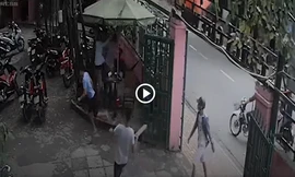 Nhóm thanh niên tấn công chủ quán cà phê ở Sài Gòn