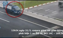 Xe tải phóng ngược chiều trên cao tốc Hà Nội - Hải Phòng