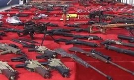 Trung Quốc nấu chảy hơn 100.000 khẩu súng trái phép