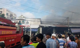 5 phòng trọ ở Sài Gòn bị thiêu rụi