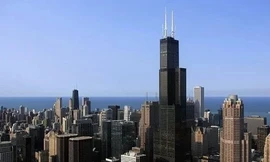 Tòa nhà chọc trời lắc lư trong gió mạnh ở Mỹ