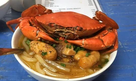 Điều đặc biệt trong tô bánh canh cua 300.000 đồng ở Sài Gòn 