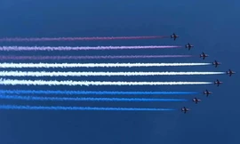 4 phi đội Mỹ - Anh biểu diễn trên sông ở New York