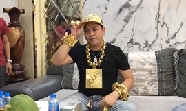 Bộ sưu tập xe và trang sức vàng của Phúc XO