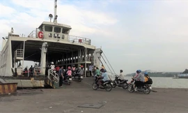 Phà Vàm Cống trăm tuổi ngưng hoạt động