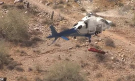 Thót tim cảnh cứu hộ để nạn nhân xoay như chong chóng dưới trực thăng