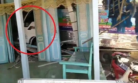 Clip: Xe tải lao thẳng vào nhà, dân hoảng loạn tháo chạy