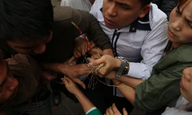 Cảnh tranh giành manh chiếu mong sinh con trai ở hội Đúc Bụt Vĩnh Phúc