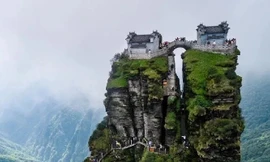 Dãy núi bảo tồn 2.000 động thực vật quý hiếm ở Trung Quốc