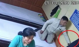 Đi tẩm quất người mù, gã đàn ông giở trò trộm điện thoại, ví tiền gây phẫn nộ