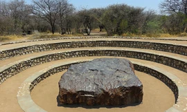 Nông dân phát hiện tảng thiên thạch nặng 60 tấn