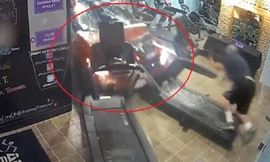 Nữ tài xế lái Mercedes tông thẳng phòng gym, suýt làm chết người