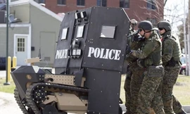 Khiên chắn robot có thể đỡ hơn 1.000 viên đạn