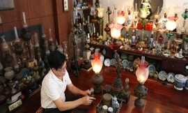 Bộ sưu tập 300 cây đèn dầu của người đàn ông ở Nha Trang
