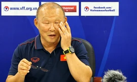 HLV Park lý giải việc hay khóc