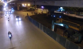 Hà Nội xén dải phân cách xuyên đêm giải cứu vành đai 3 thoát ùn tắc