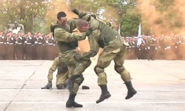 Hải quân đánh bộ Nga trình diễn kỹ năng chiến đấu tại Kaliningrad