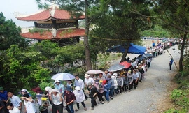 Video: Hàng chục nghìn lượt người đến viếng mộ Đại tướng Võ Nguyên Giáp