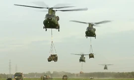 Trực thăng CH-47 Chinook phô diễn khả năng vận tải đáng gờm