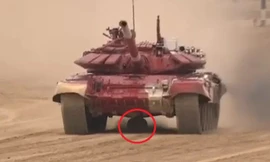 Đội Zimbabwe làm gãy cửa thoát hiểm khi đua xe tăng tại Nga