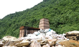 Lò đốt rác điện tử xây trái phép trong rừng