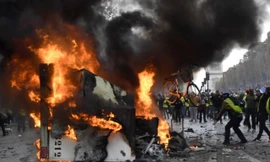 Biểu tình áo vàng ở Pháp tiếp diễn tuần thứ 10 liên tiếp