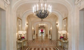 Bên trong khách sạn siêu sang 20.000 USD/đêm ở Paris