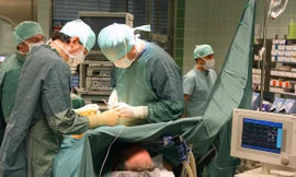 Phát minh ra loại keo thần kỳ chữa lành vết thương, cầm máu trong nháy mắt