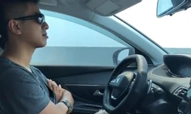 Hãi hùng clip tài xế buông hai tay khi lái xe tốc độ cao trên cao tốc